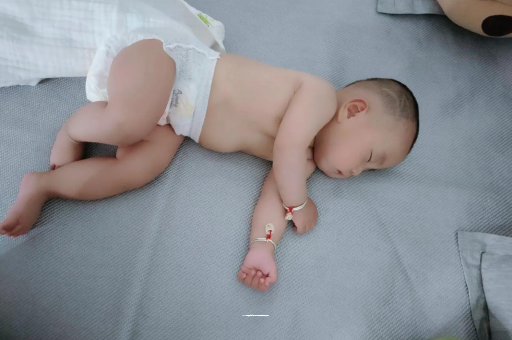 包头六个月宝宝眼睛散光 包头六个月宝宝眼睛散光